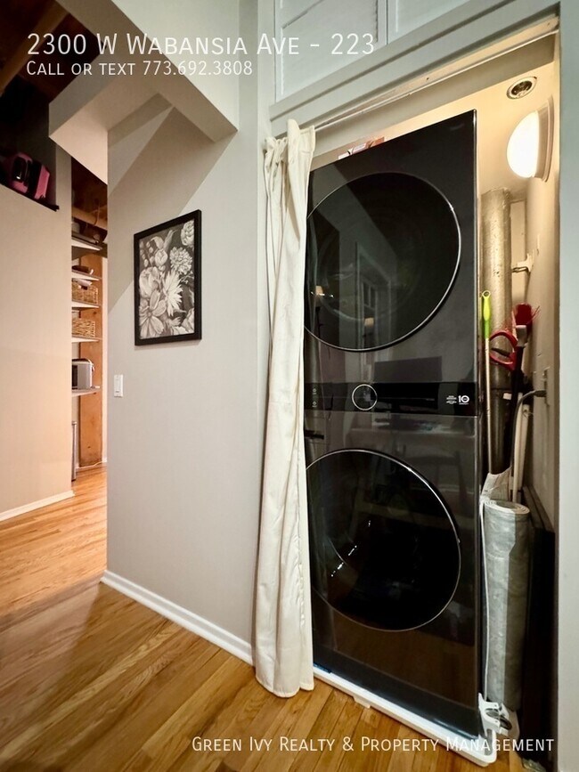 Building Photo - 2300 W Wabansia Ave