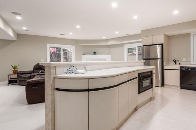 Building Photo - 4602 Sandwich Ct