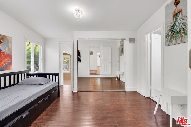 Building Photo - 1906 Veteran Ave