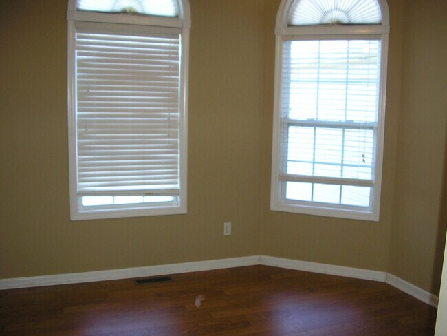 Building Photo - 403 Cedar Hollow Dr