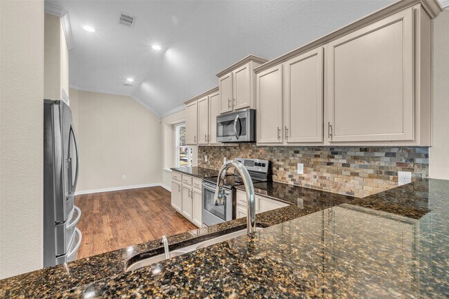 Building Photo - 9023 S Comanche Cir