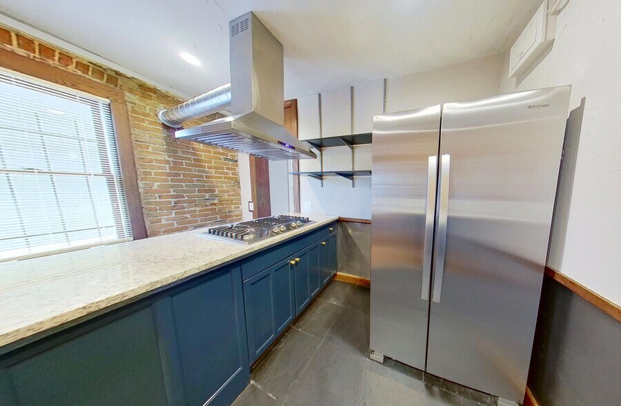 Building Photo - Charming Five Points home only blocks from downtown