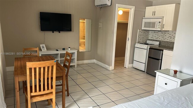 Building Photo - 90 Isle of Venice Dr