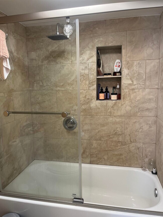 Building Photo - 315 44th St