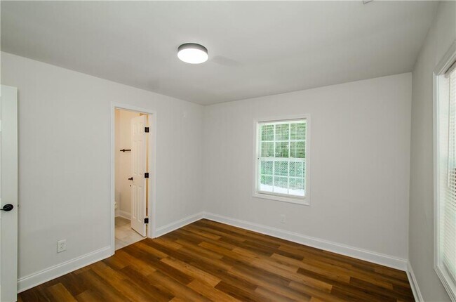 Building Photo - 4244 Lindsey Dr