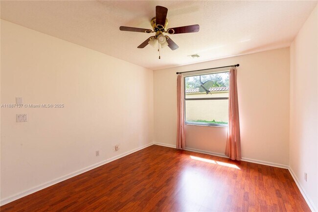 Building Photo - 18520 SW 39th Ct