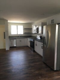 Building Photo - Completely renovated 3 bedroom 2 bath Wahi...