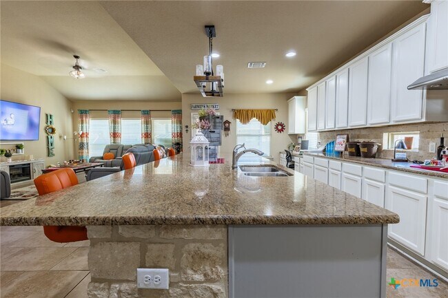 Building Photo - 1722 Village Springs