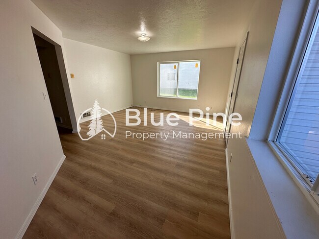 Building Photo - 2102 Stace St