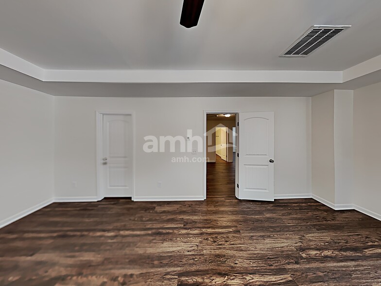 Building Photo - 633 Sunflower Dr