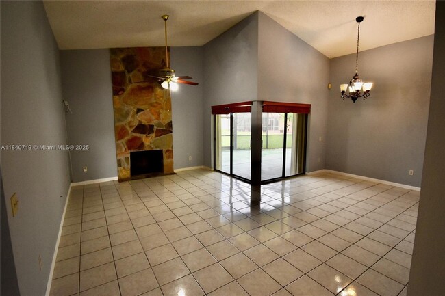 Building Photo - 15015 SW 52nd Ln