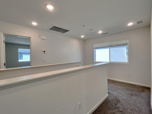 Building Photo - 537 Farmhouse Ln