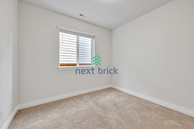 Building Photo - Bothell 5BR 3Bath-on a quiet neighborhood ...
