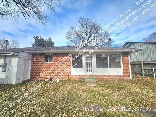 Building Photo - 2422 E 57th St