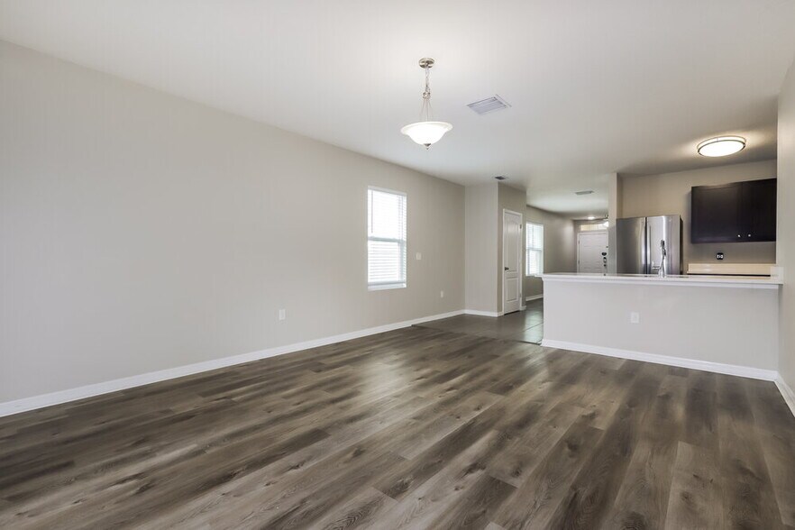 Building Photo - 10529 Whispering Hammock Dr