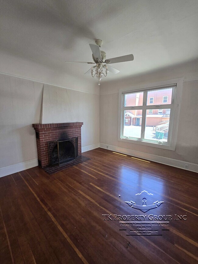 Building Photo - 209 N Auburn St