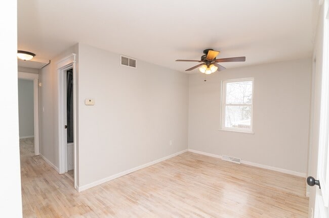 Building Photo - 2113 Melody Dr