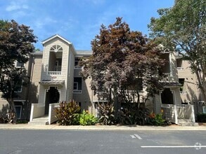 Building Photo - Great condo with Lake Wylie views!