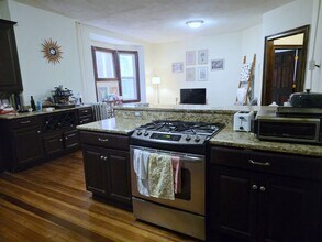 Building Photo - WOW!  LANDLORD PAYS BROKER FEE!!  UPDATED 3.5 BED/2 BATH IN PRIME COOLIDGE CORNER LOCATION