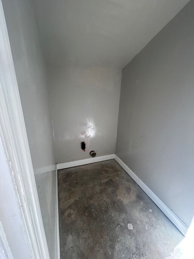 Building Photo - 4539 Bluff Rd