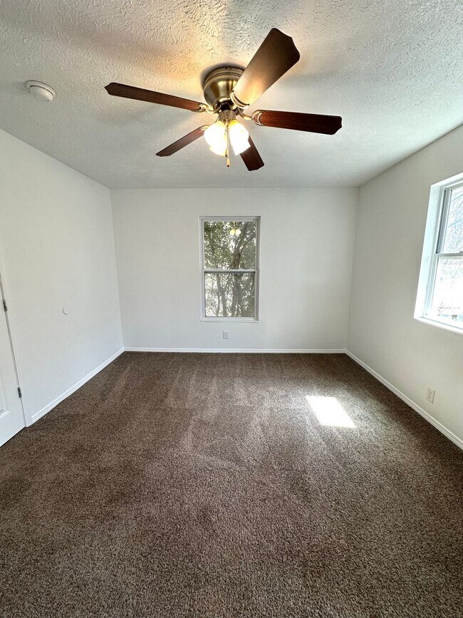 Building Photo - Spacious 4 Bed Home Near Bass Pro with Detached Garage & Fenced Yard