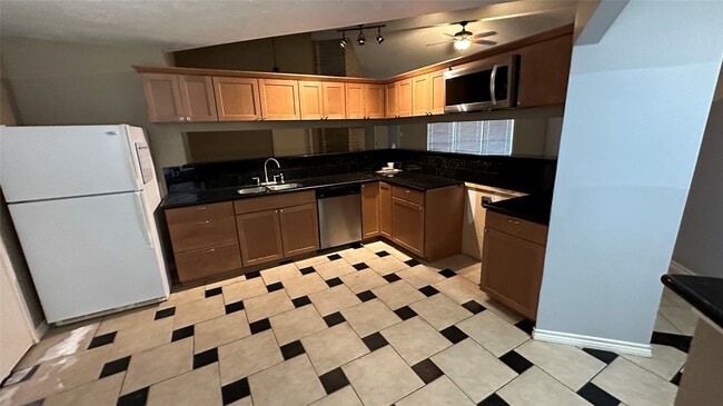 Building Photo - 8607 Knoll Forest Dr