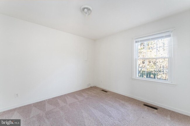 Building Photo - 2118 Kaiser Dr