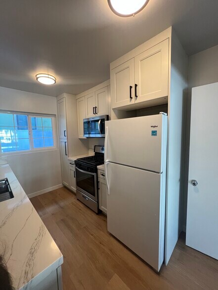 Building Photo - 2859 Leeward Ave