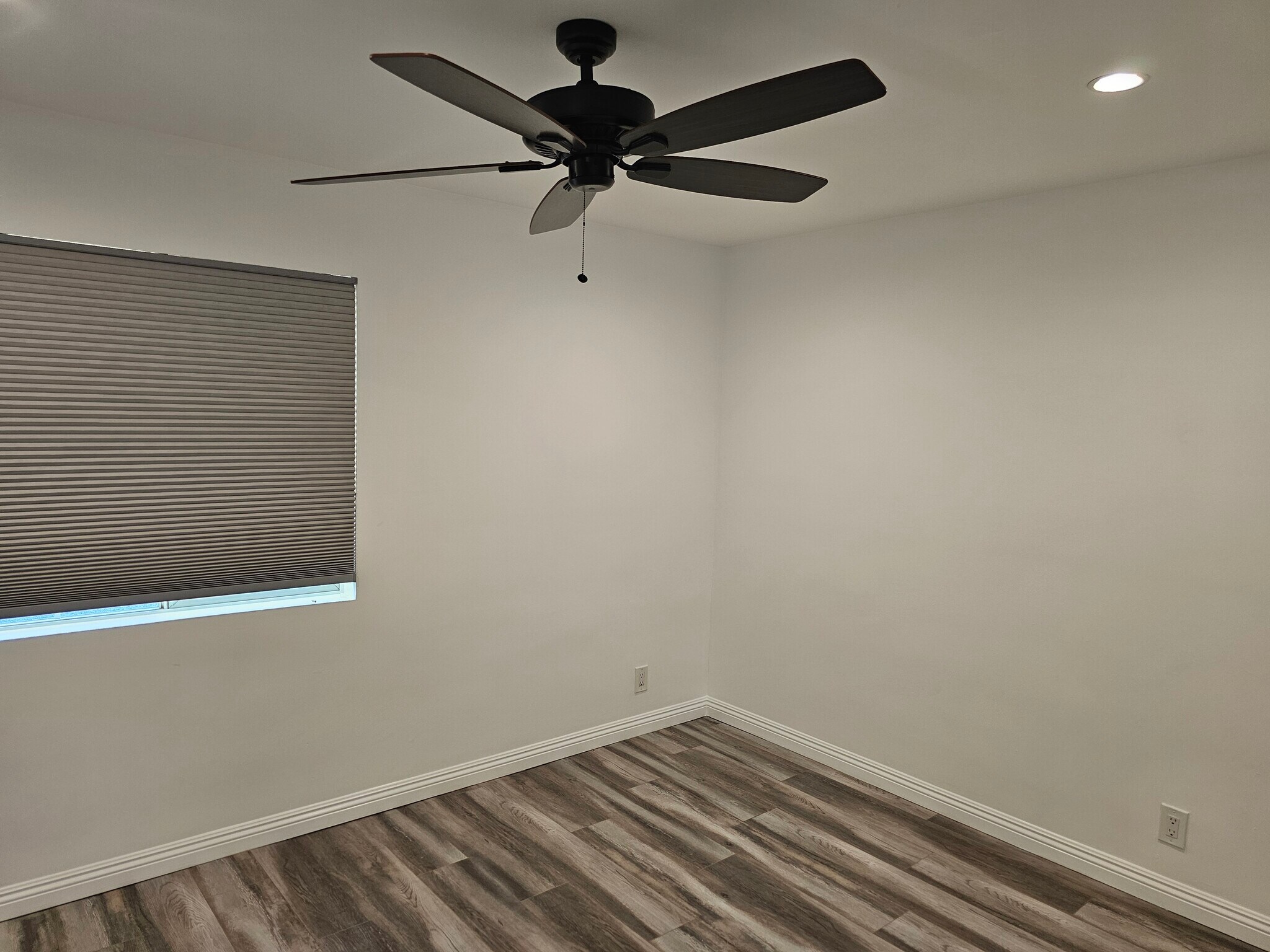 Building Photo - 6501 Vanalden Ave