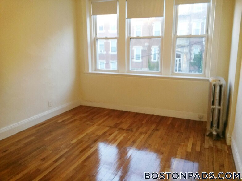 Building Photo - 109 Brainerd Rd