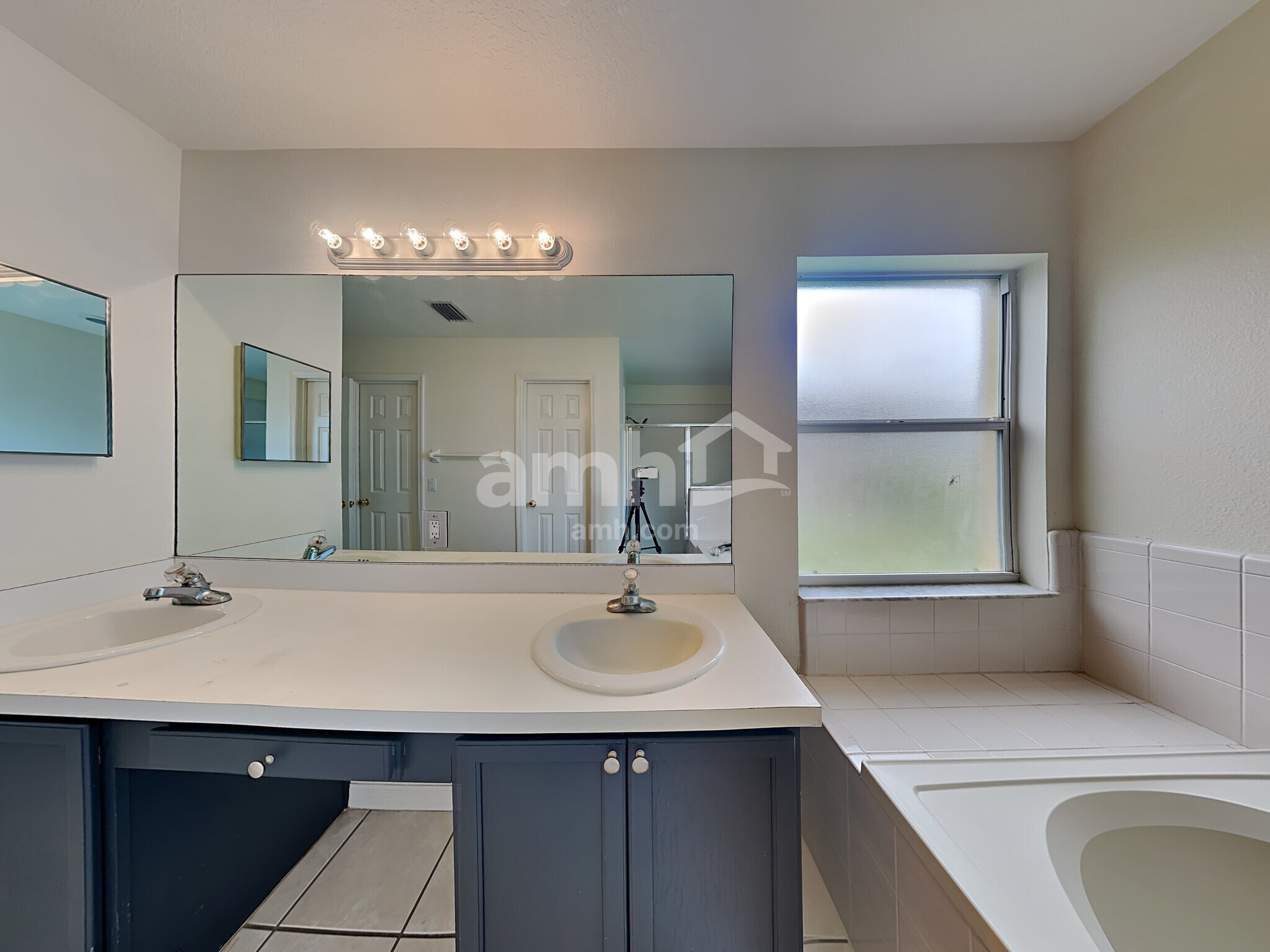 Building Photo - 11906 Timberhill Dr