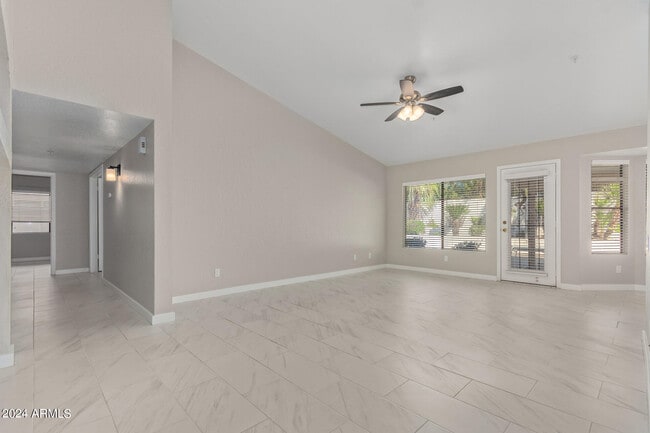 Building Photo - 9138 E Davenport Dr
