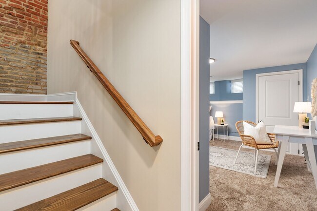 Building Photo - Gorgeous renovated home in Riverside Neigh...