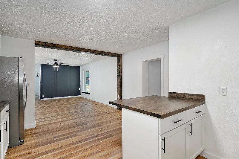 Building Photo - 1539 S Thelma Ave