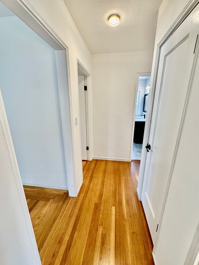 Building Photo - Remodeled 3Bed/2Bath Home in San Leandro –...