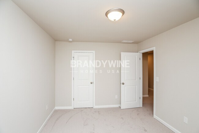 Building Photo - NEW Lower Rental Rate Leasing Special: Mar...