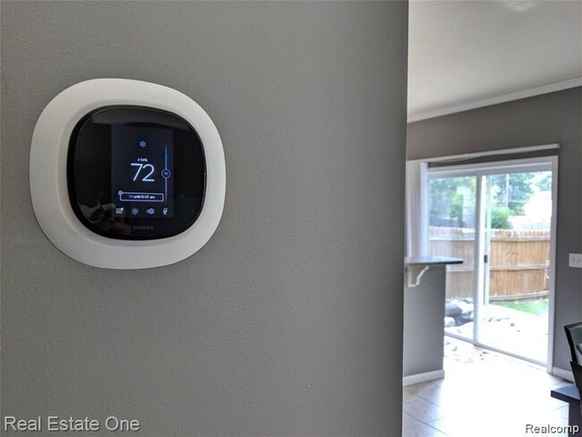 Building Photo - 2043 Vermont Ave