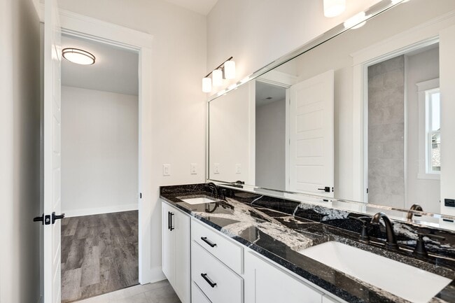 Building Photo - 5030 Jon Oak Dr