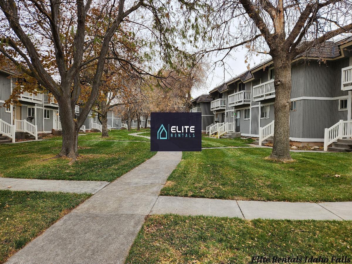 Building Photo - 1528 Falcon Dr