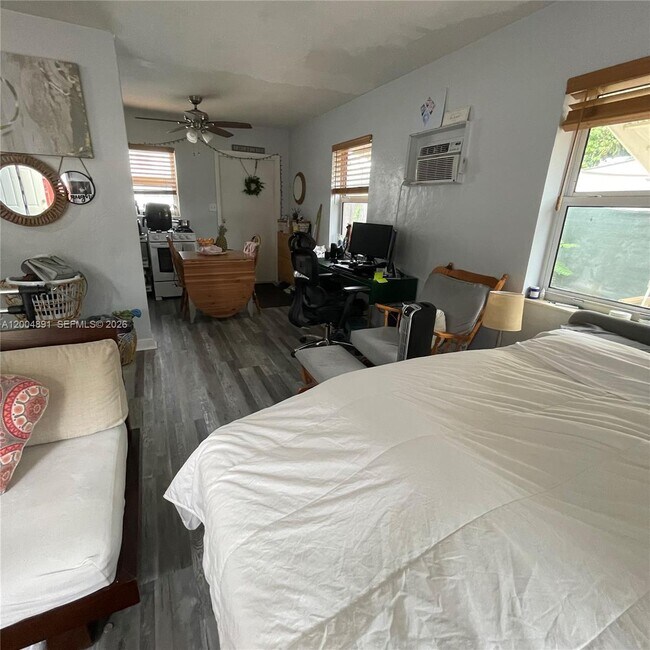 Building Photo - 2526 McKinley St