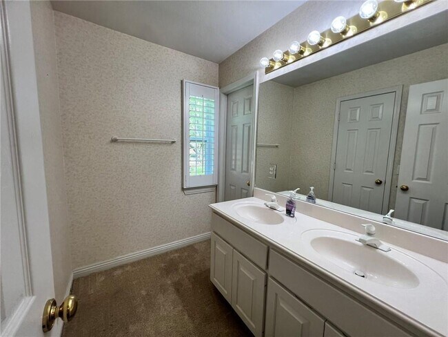 Building Photo - 5408 W Redbud St