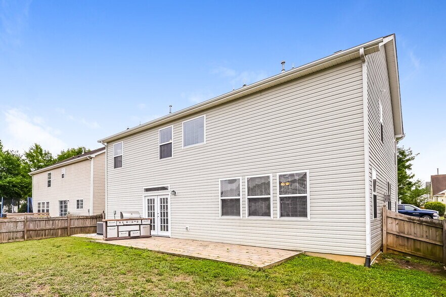 Building Photo - 304 Edgecroft Way