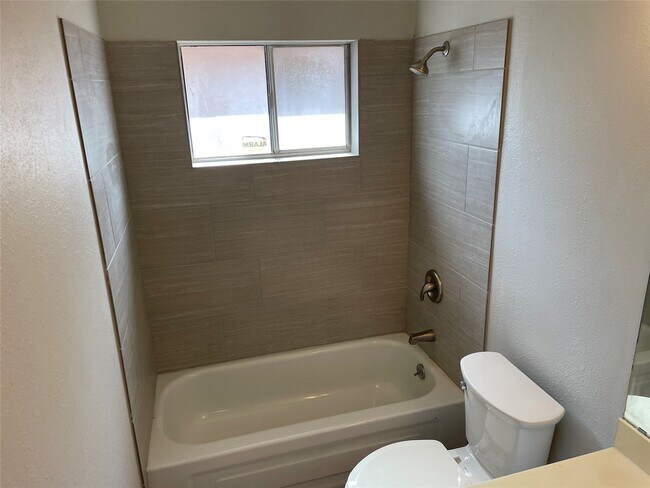 Building Photo - 505 Landing Blvd