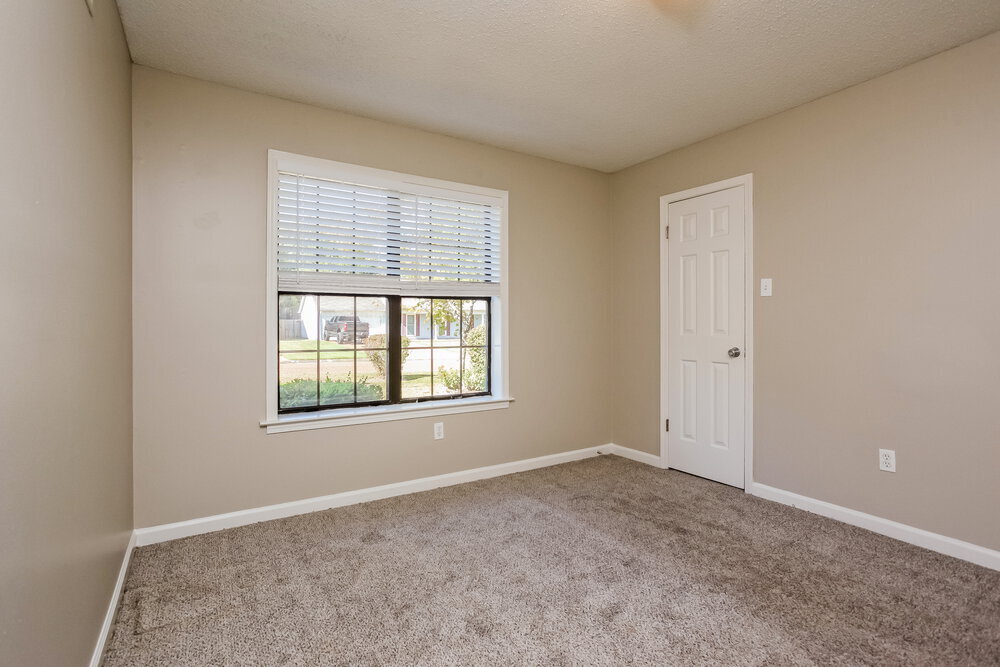 Building Photo - 5044 Brooksbank Cove S