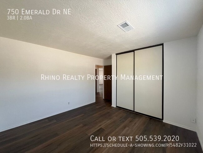Building Photo - 750 Emerald Dr NE