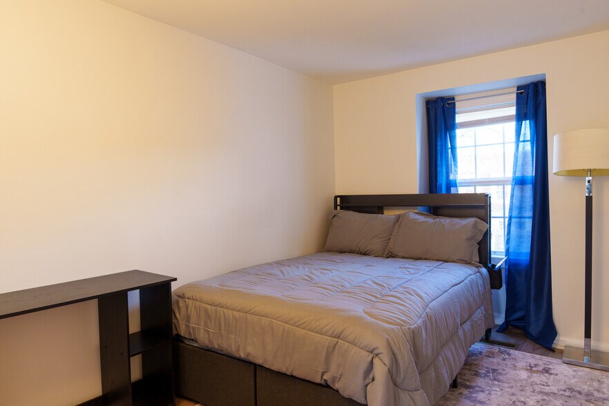 Building Photo - 8439 Pioneer Dr