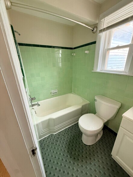 Building Photo - 217 Norbourne Blvd