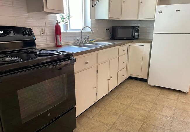 Building Photo - 71 Hickok St