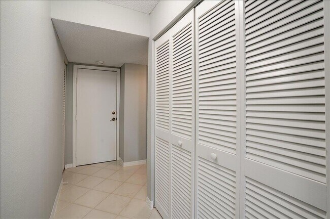 Building Photo - 10173 Andover Coach Cir