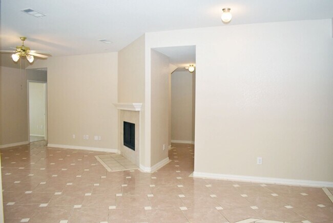 Building Photo - Wonderful 4-2-2 in N Ft. Worth, desirable ...